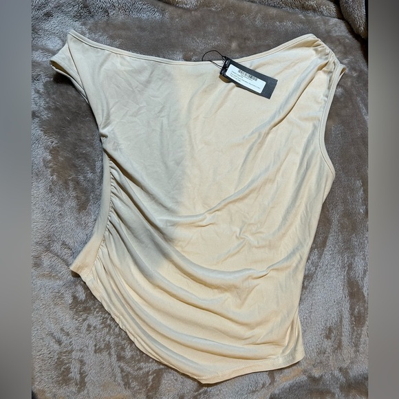 PrettyLittleThing Sleeveless Asymmetrical Elegant Beige Off-Shoulder Top - Picture 1 of 3